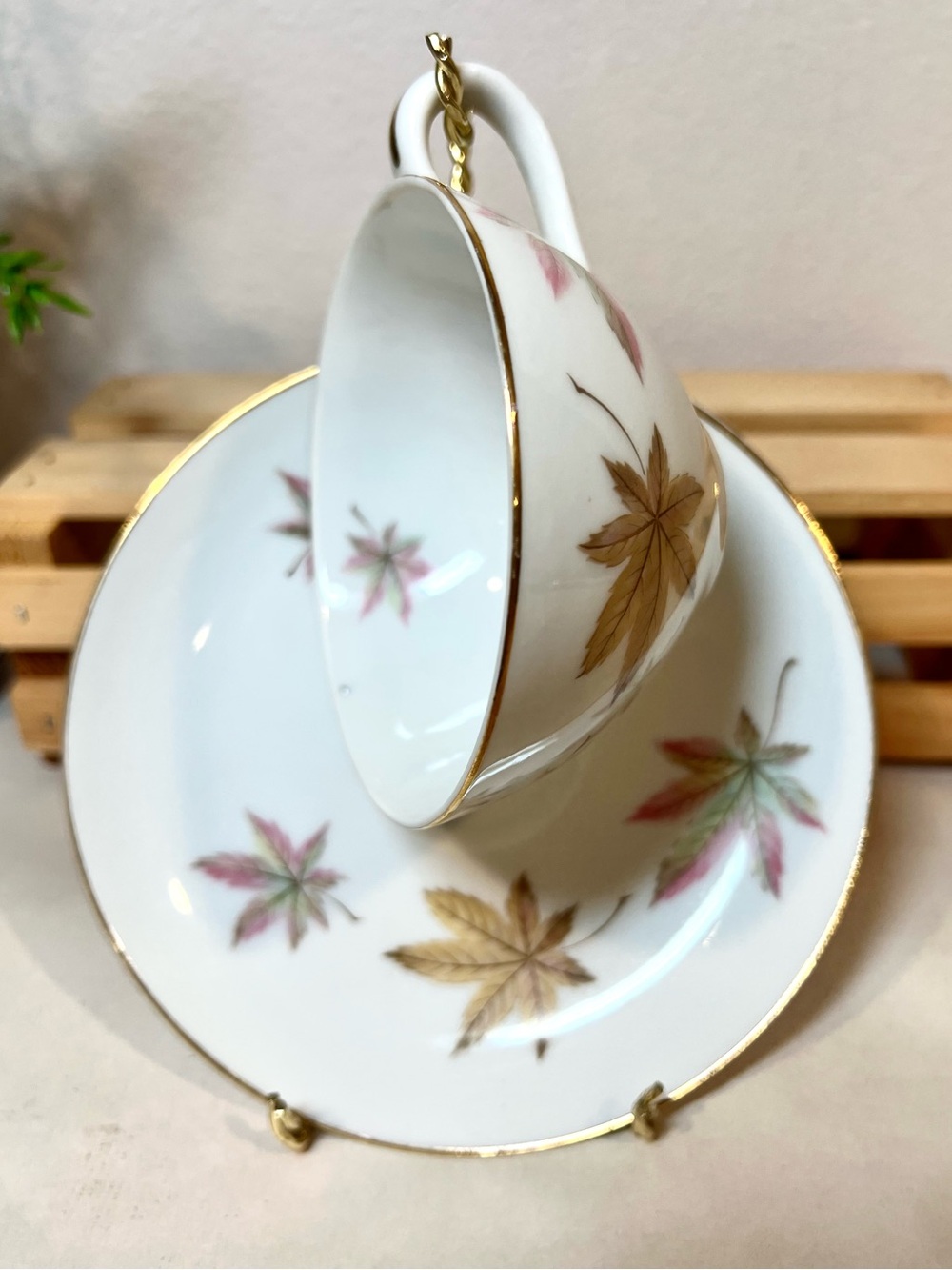 Royal Ming China Leaf Pattern Teacup and Saucer Set | Pastel Leaves | EUC